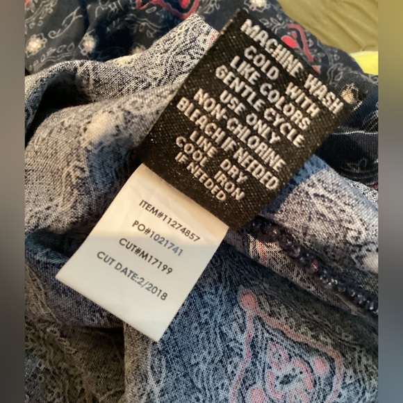 Torrid red medallion sleeveless challis skater dress Woman’s size 1 - Picture 15 of 16